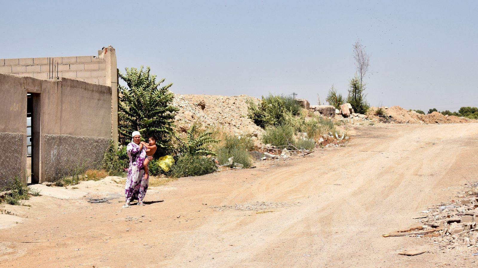  Camino rural sin asfaltar que recorre el sur del sector VI de la Cañada Real (Madrid)