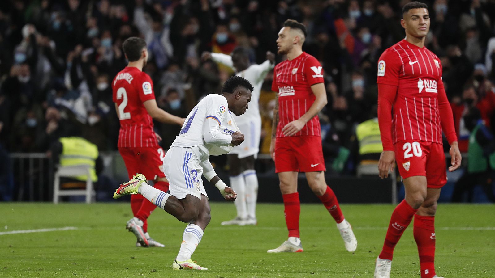 Vinicius celebra su gol al Sevilla.