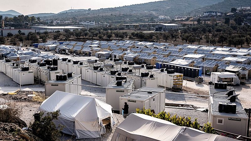 Vista del campo de Mavrovouni, en Lesbos, que el papa Francisco visitará el próximo domingo. EFE/ Vangelis Papantonis