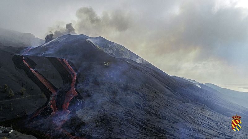 El volcán de La Palma parece que ha desplazado su actividad del cono principal al secundario