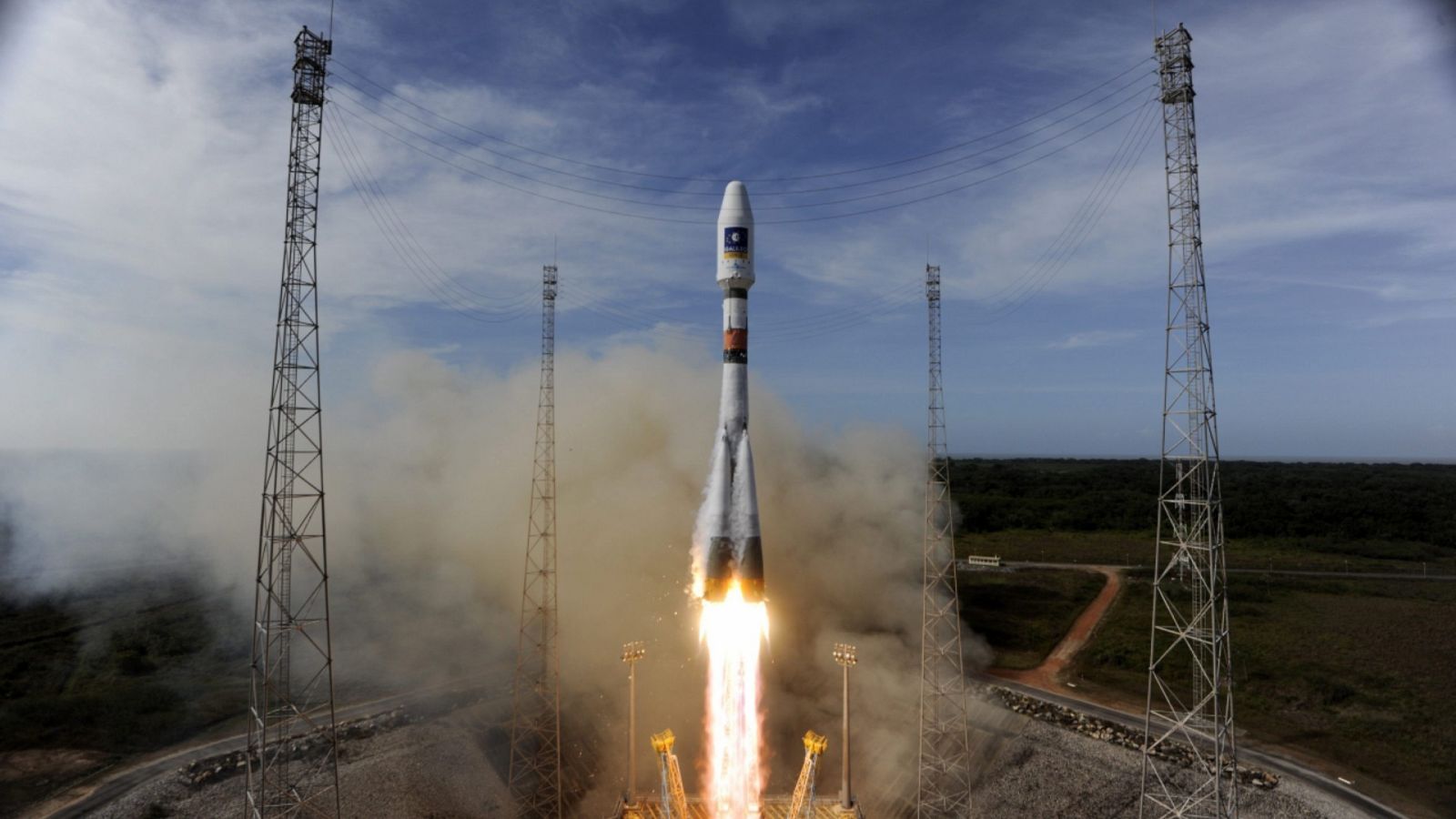 Imagen de archivo del 13 de octubre de 2012 de un cohete Soyuz en el momento de su lanzamiento desde el Centro Espacial Europeo de Kurú, en la Guayana francesa.