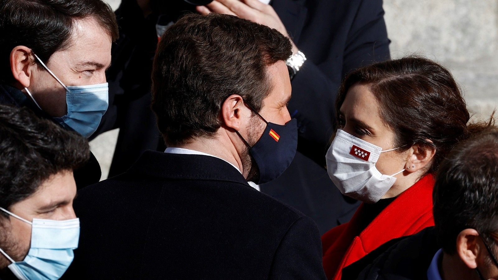 El líder del PP, Pablo Casado y la presidenta de la Comunidad de Madrid, Isabel Díaz Ayuso a su llegada al acto institucional por el día de la Constitución.