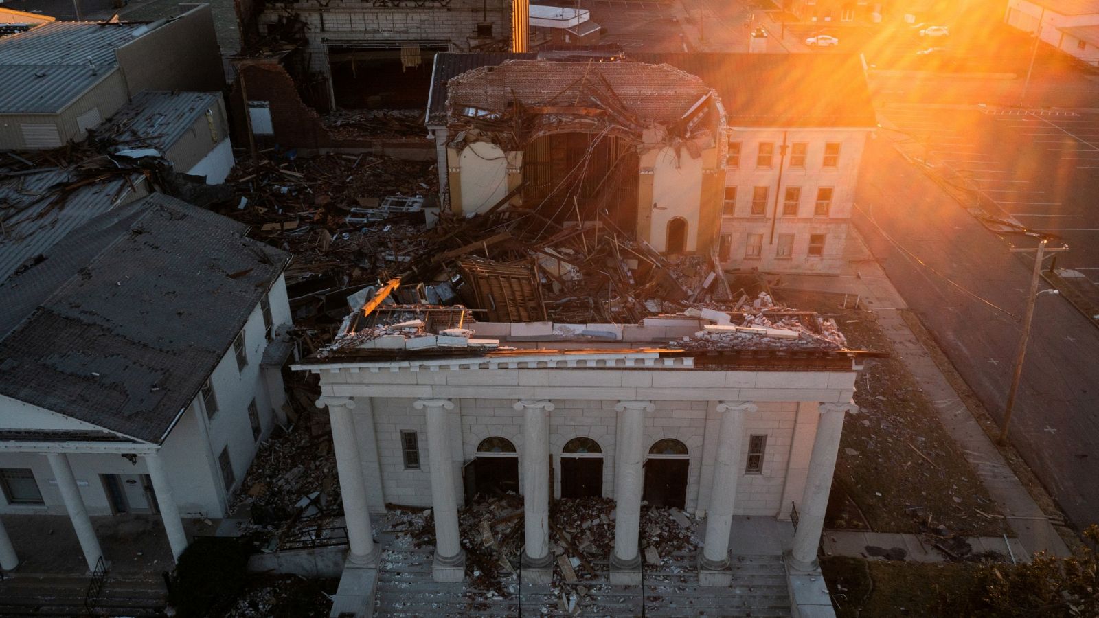 La iglesia metodista de Mayfield, Kentucky, después del tornado