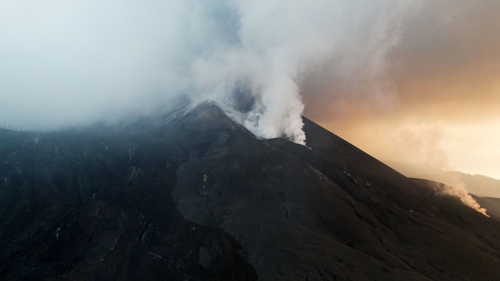 Una vista aérea del volcán de Cumbre Vieja