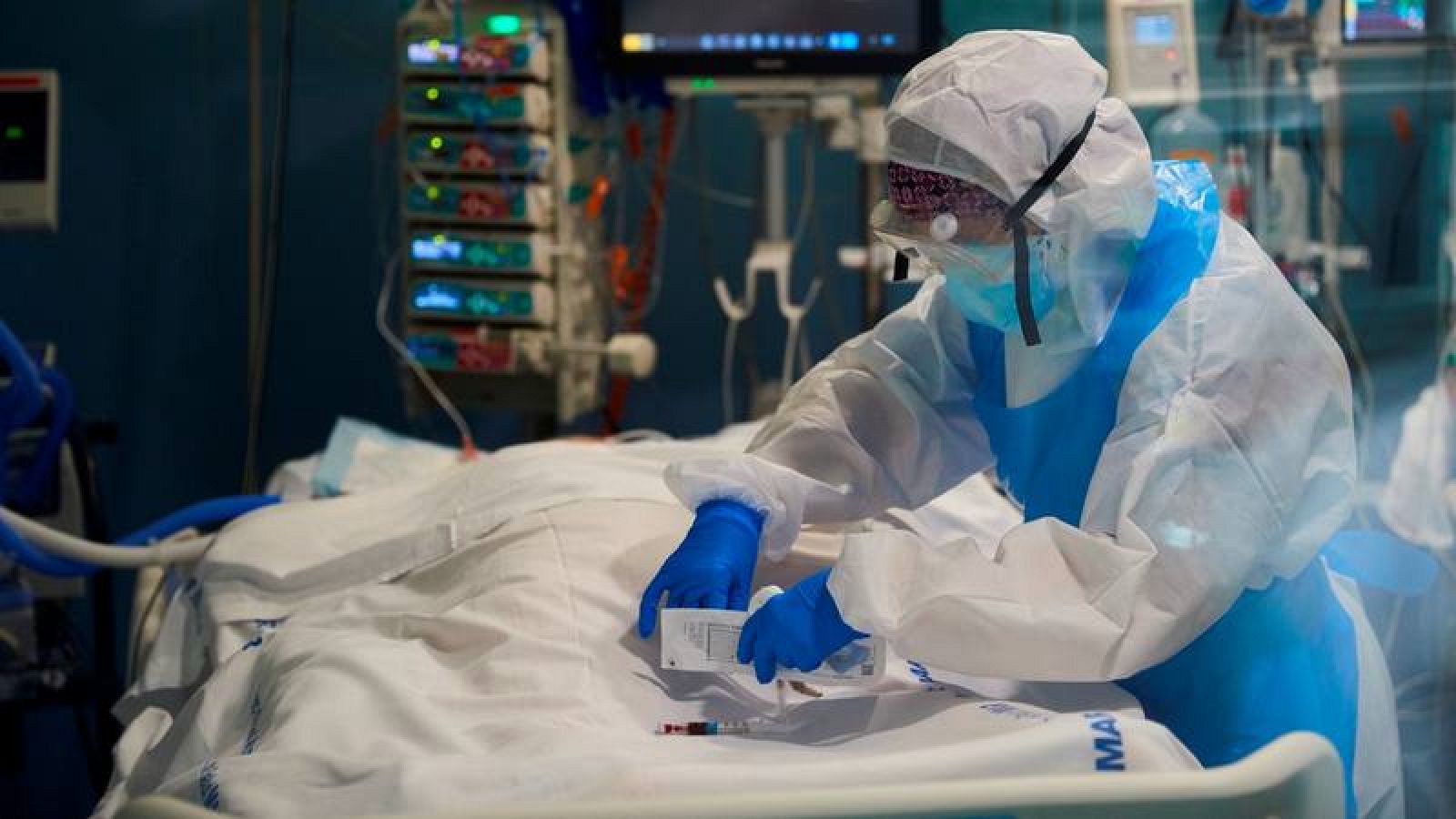 La UCI del Hospital del Mar en Barcelona, con pacientes COVID, en una imagen de archivo de abrl de 2020