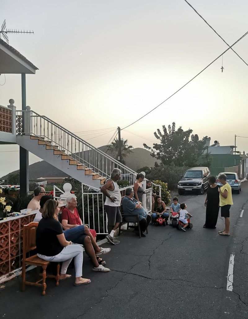 Imagen de la familia Ávarez Pérez, antes de que erupcionase el volcán.