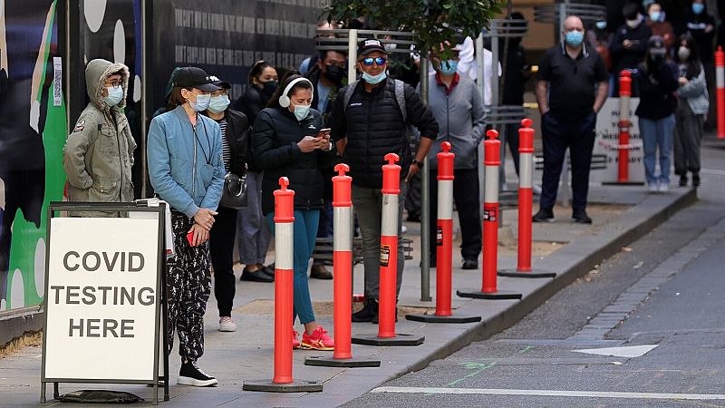 Colas para tests de coronavirus en Melbourne, Australia. EFE/EPA/CON CHRONIS 