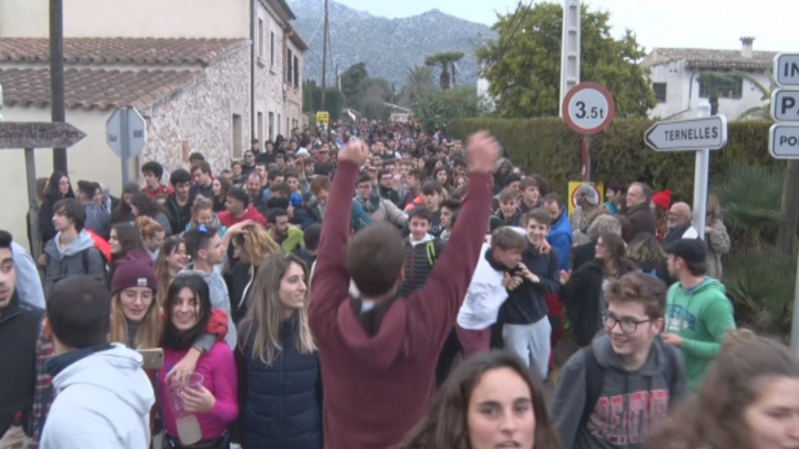 Els ajuntaments anul·len les celebracions multitudinàries com és la Pujada del Pi de Pollença