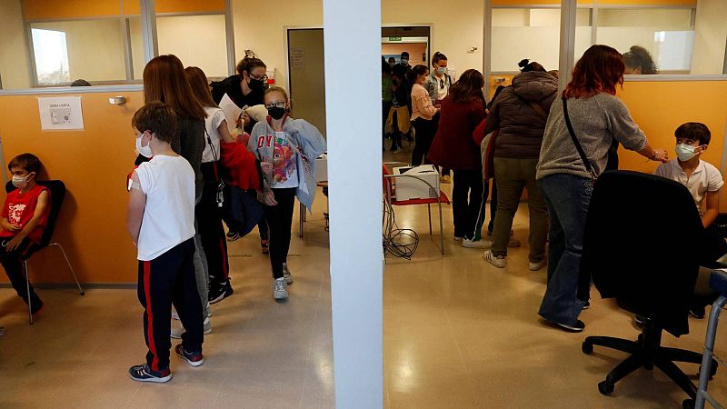 Vacunación infantil en el Hospital Universitario Infanta Sofía de San Sebastián de los Reyes, en Madrid