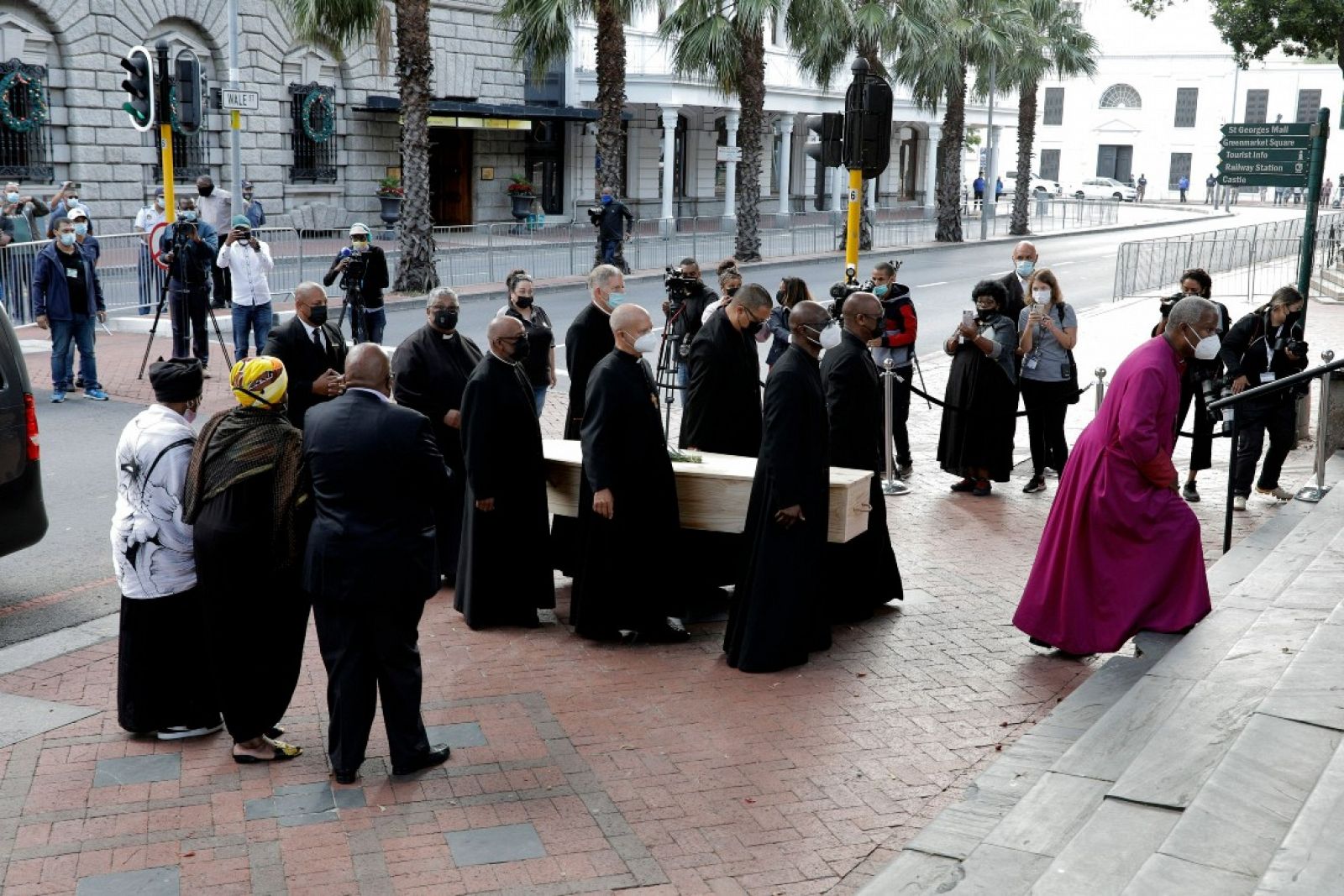 Cientos de personas se despiden de Desmond Tutu