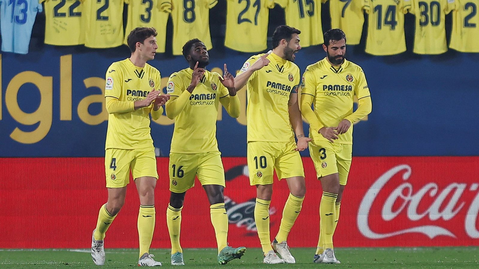 Boulaye Dia celebra con sus compañeros el primer gol del Villarreal