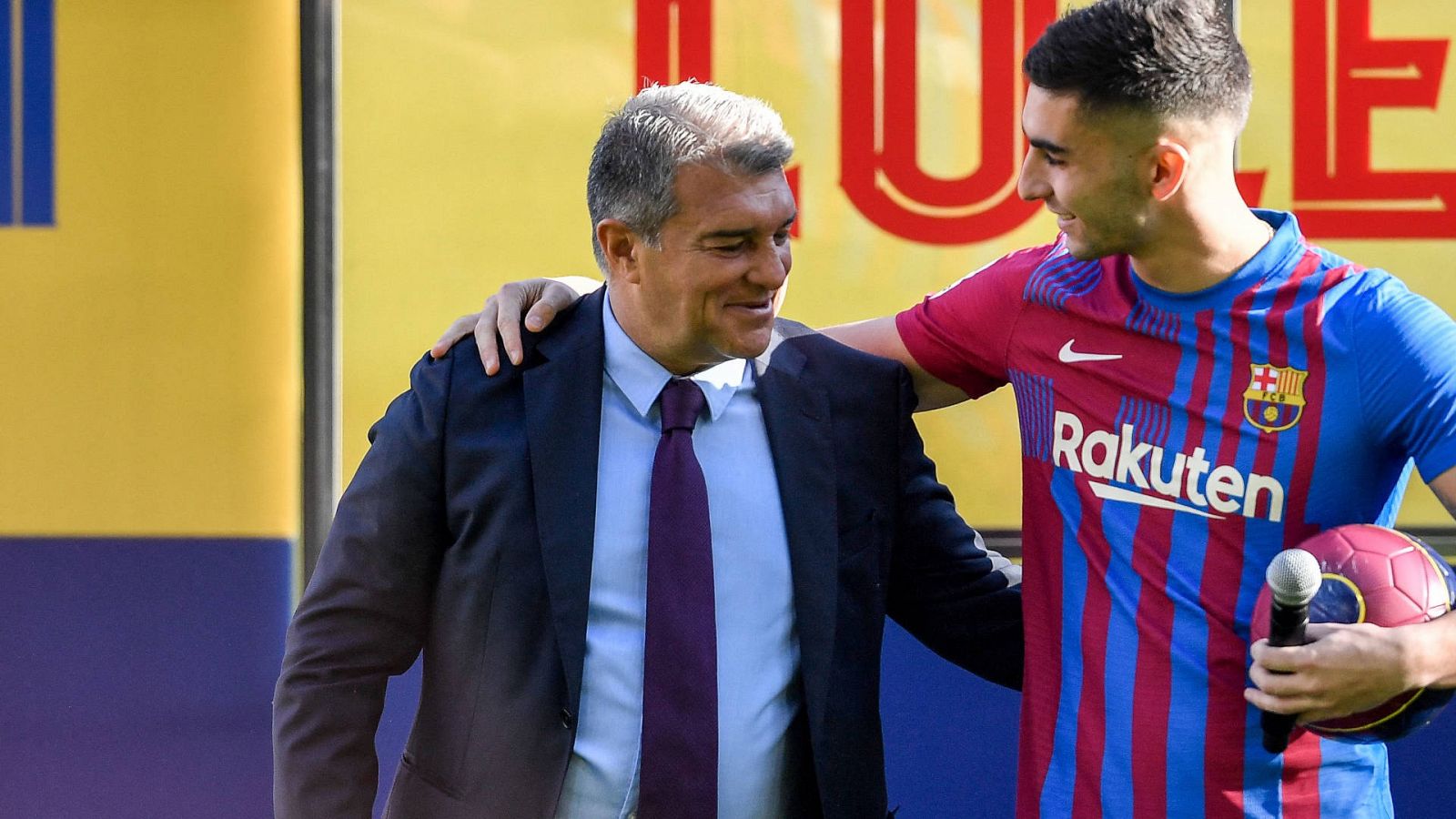 Laporta (i) y Ferran, en la presentación del jugador