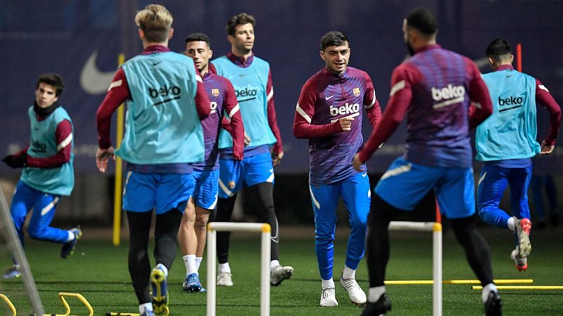 Pedri es uno de los jugadores que vuelven a los entrenamientos