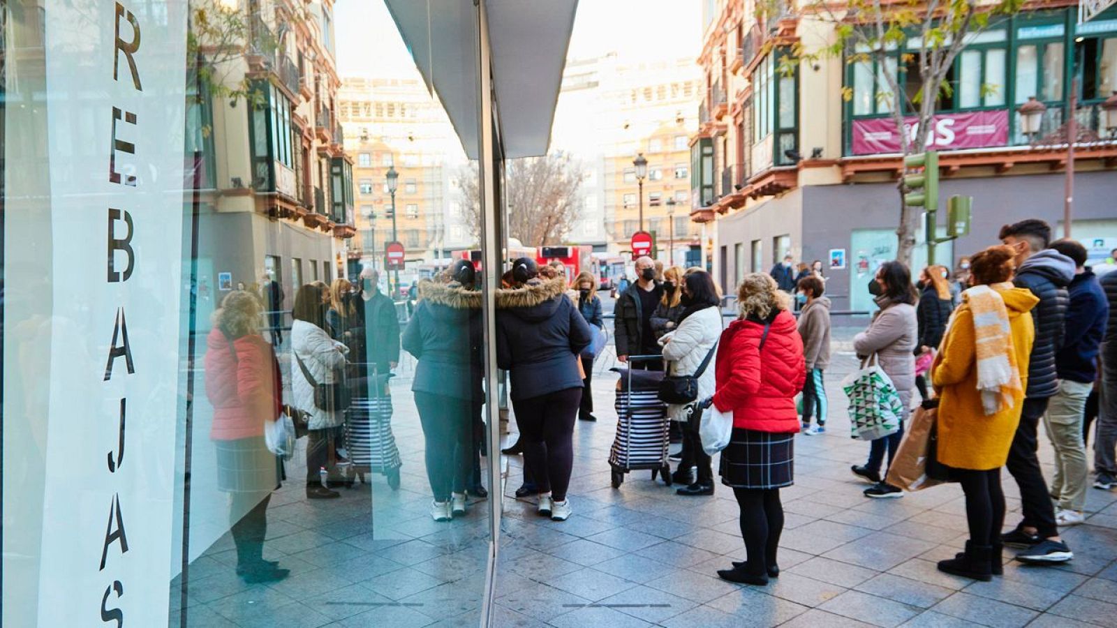 El aumento de contagios e ingresos por COVID-19 anuncia una dura cuesta de enero en la pandemia