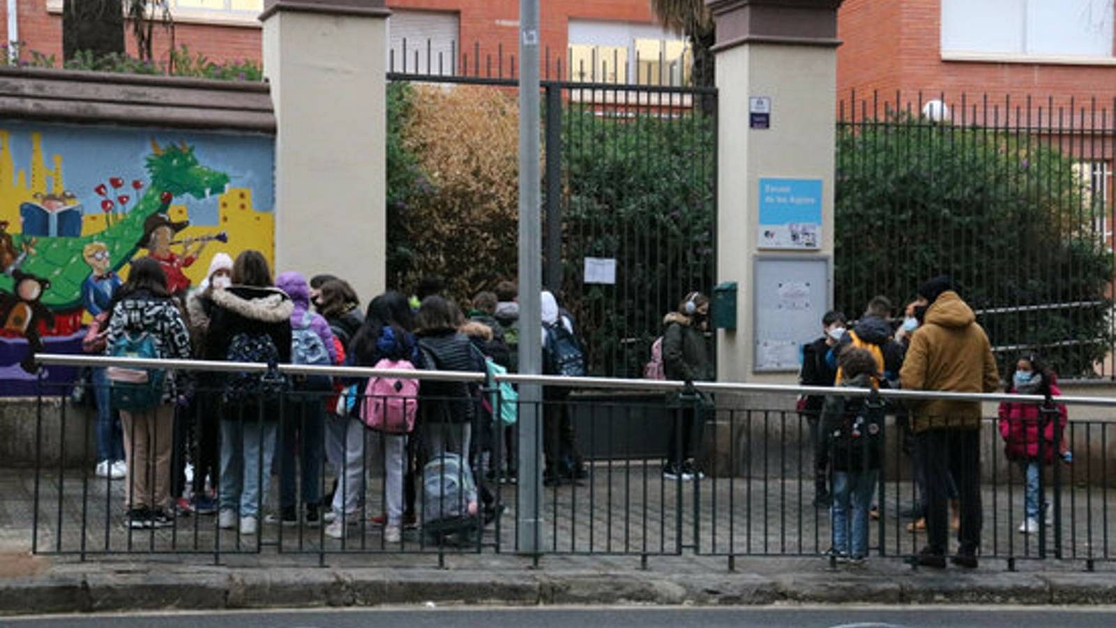 2.000 baixes el primer dia de la tornada a classes