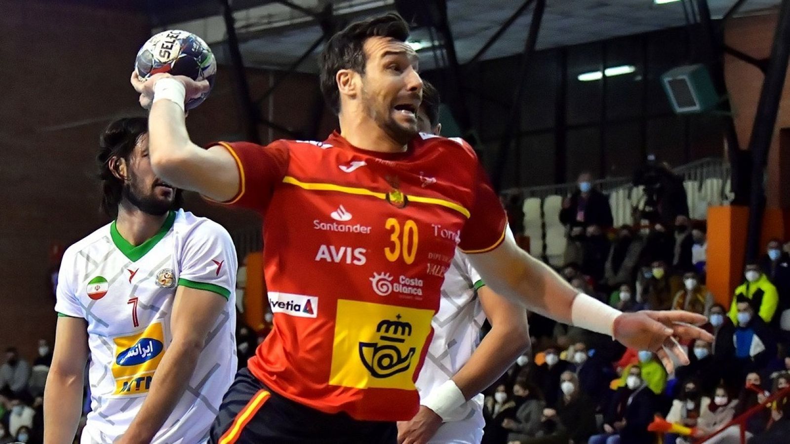  Gedeón Guardiola lanza a puerta durante el España - Irán 