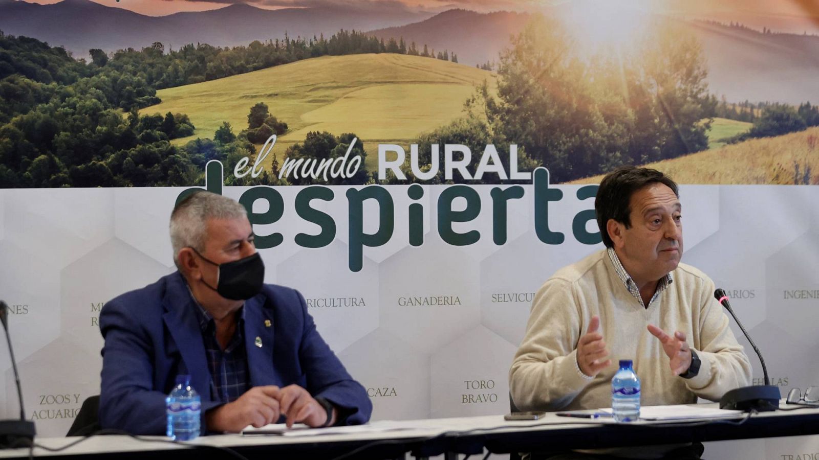 Las organizaciones agrarias y ganaderas informan en rueda de prensa sobre la gran manifestación en defensa del medio rural