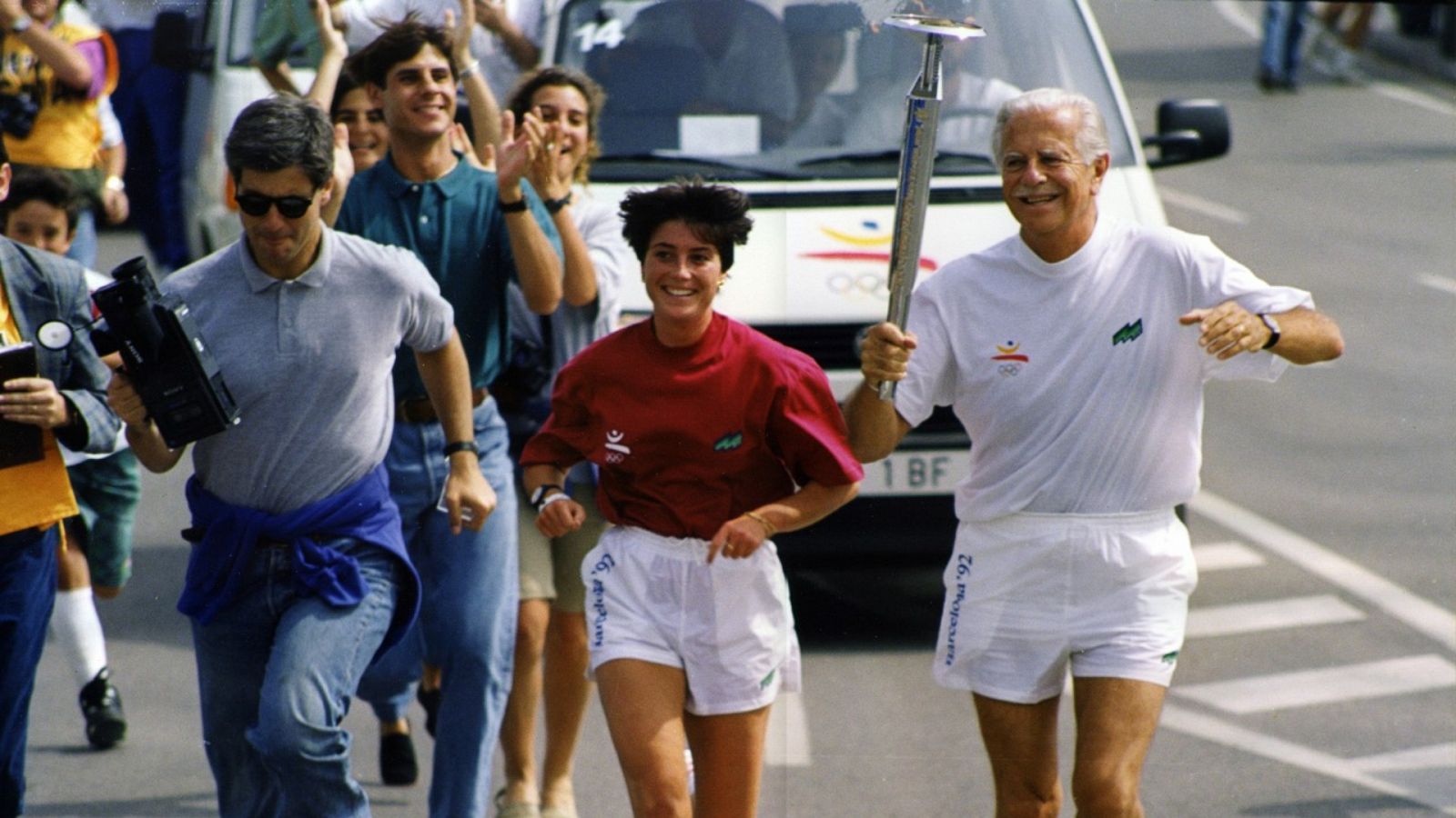 André Ricard llevando la antorcha olímpica
