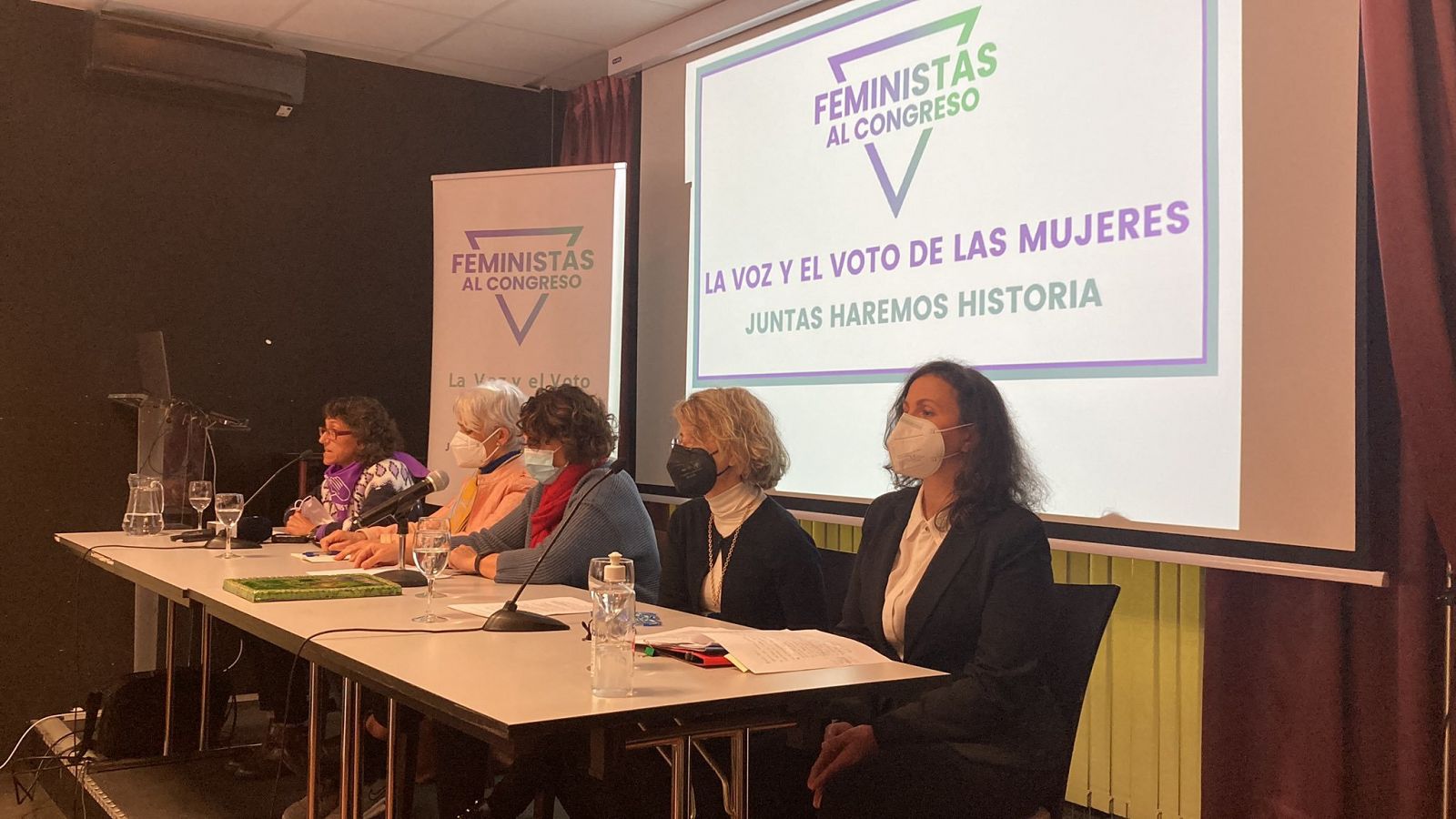 Algunas representantes del nuevo partido, durante la presentación del proyecto.