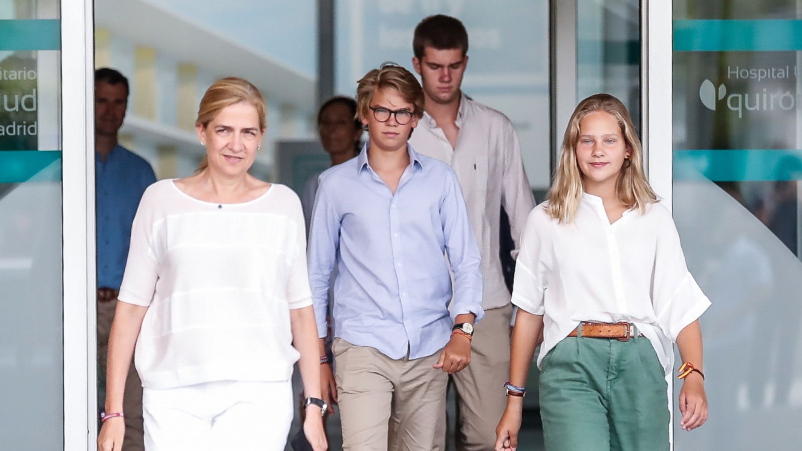 La infanta Cristina junto a tres de sus hijos