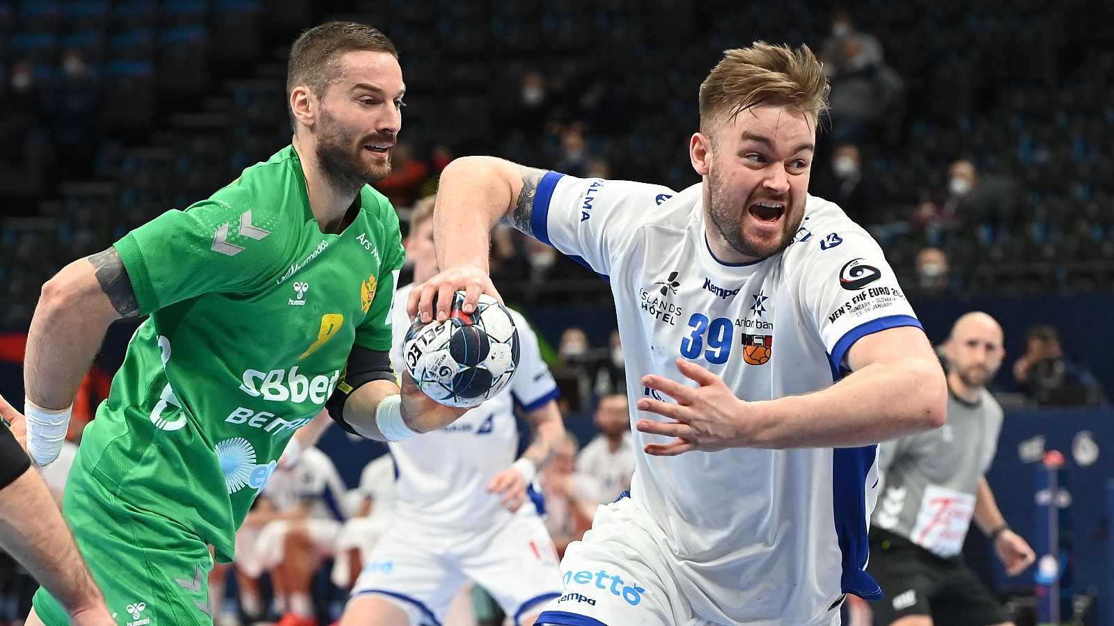  Islandia superó con comocidad a la selección de Montenegro 