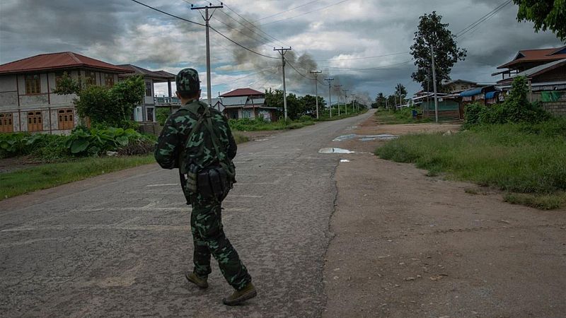 Soldados de las fuerzas para la Defensa del Pueblo en el estado Karen, en Birmania.