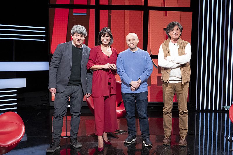 Elena S. Sánchez, con los protagonistas del coloquio