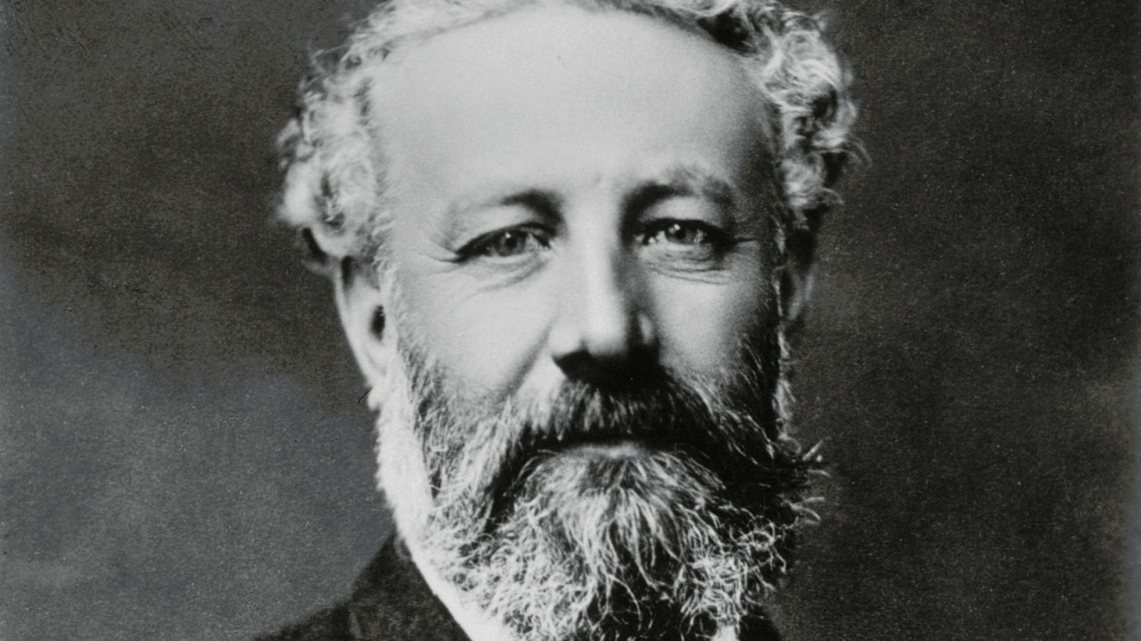 Julio Verne nació el 8 de febrero de 1828