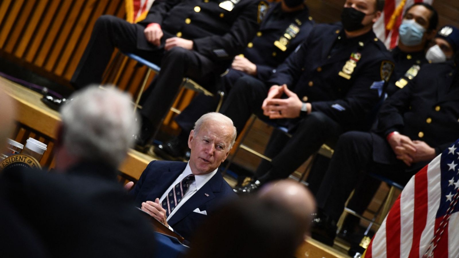 Una imagen del presidente de Estados Unidos, Joe Biden, durante su visita al Departamento de Policía de Nueva York el jueves 3 de febrero de 2022.