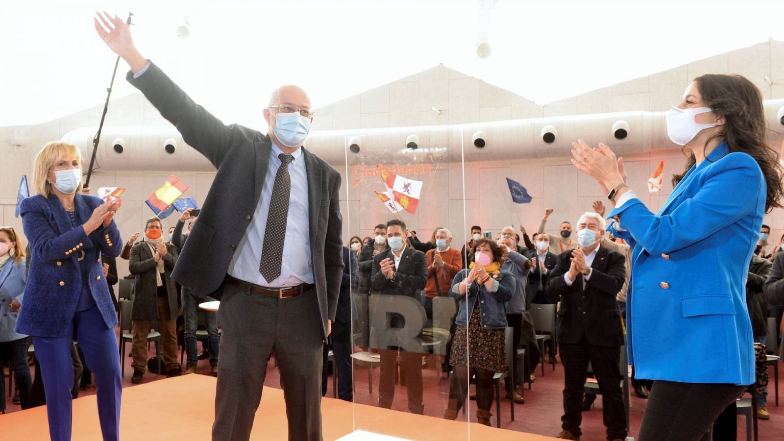 La presidenta de Ciudadanos, Inés Arrimadas, y el candidato a la Presidencia de la Junta de Castilla y León, Francisco Igea, en el acto central de campaña en Valladolid.