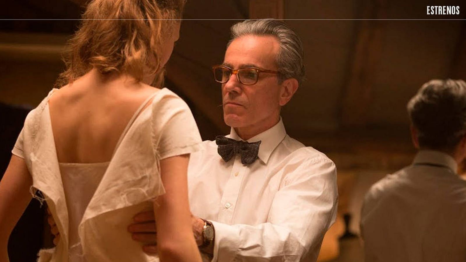 Daniel Day-Lewis interpreta a un modista obsesionado con la perfección.