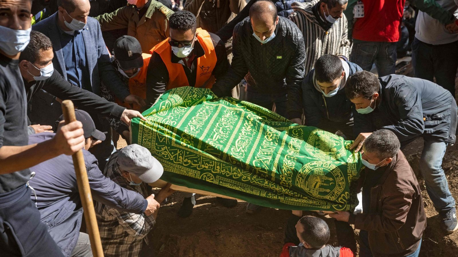 Funeral en Marruecos por la muerte de Rayan, el menor de cinco años fallecido tras haber pasado cinco días al fondo de un pozo