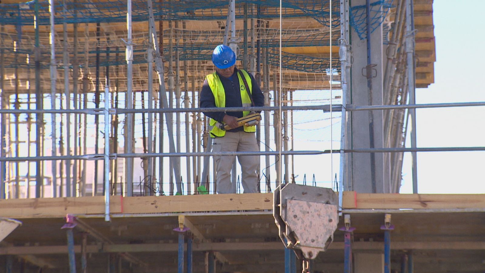  Obrers construint un edifici a Palma