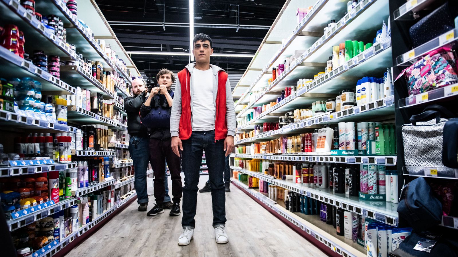 Omar, cajero en un supermercado, es el protagonista del primer episodio de 'El colapso'