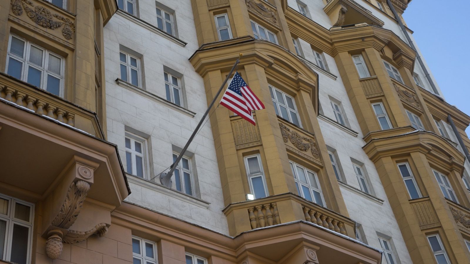 Fachada de la Embajada de EE.UU en Moscú