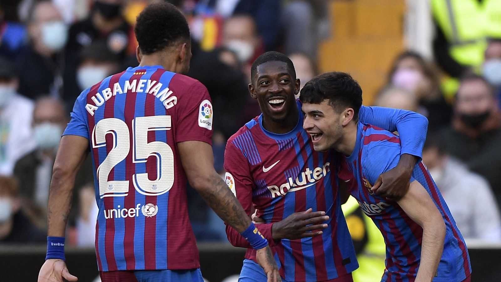 El jóven Pedri celebrando uno de los tantos del Barcelona