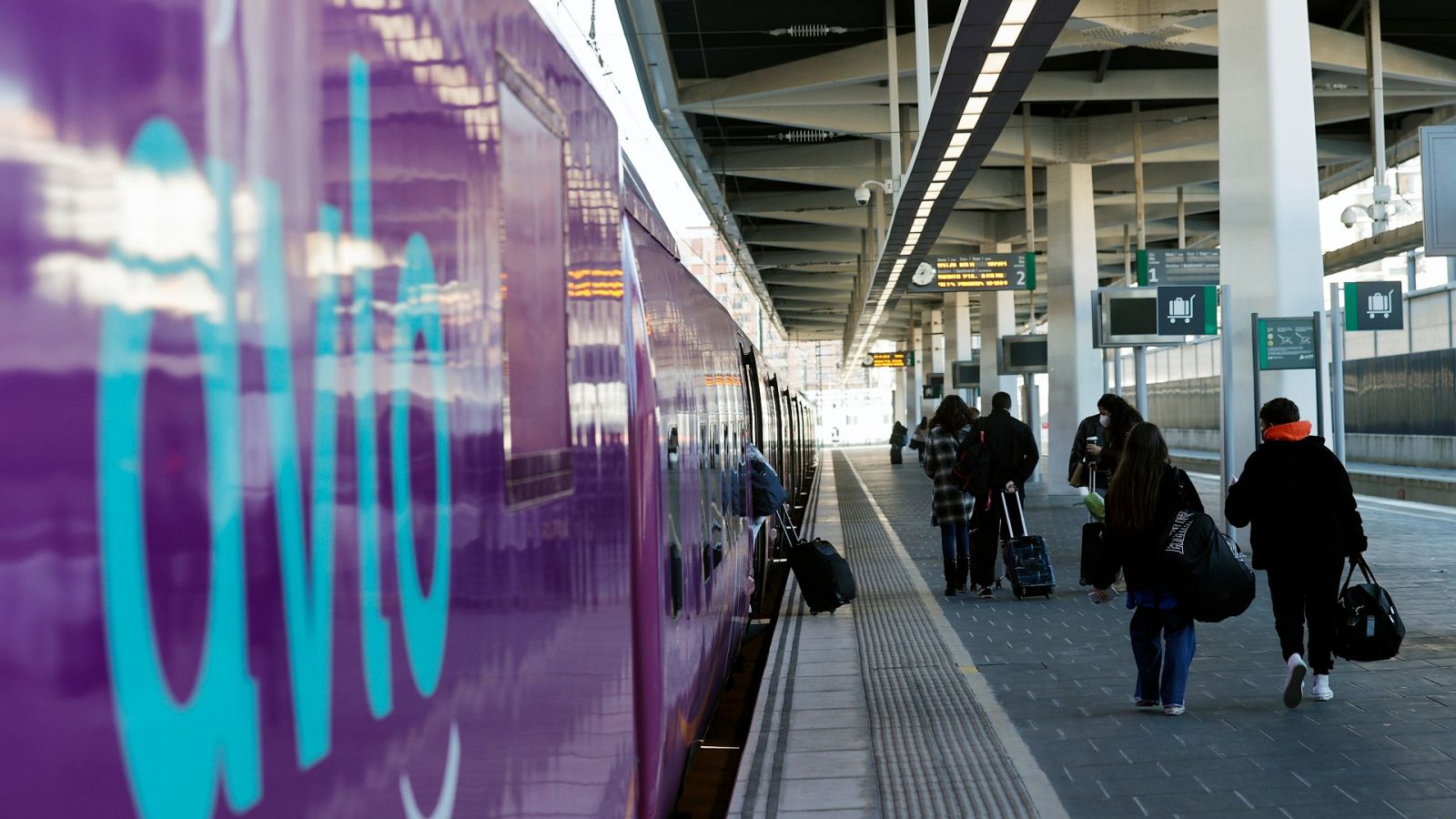 Las claves del tren AVLO Madrid-Valencia que entra en vigor este lunes: horarios, precios y paradas