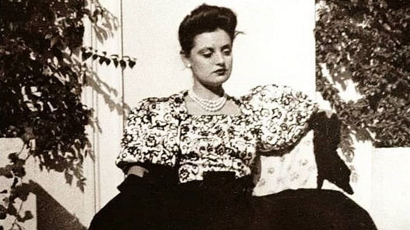 Lolita Laporta con un traje de Balenciaga