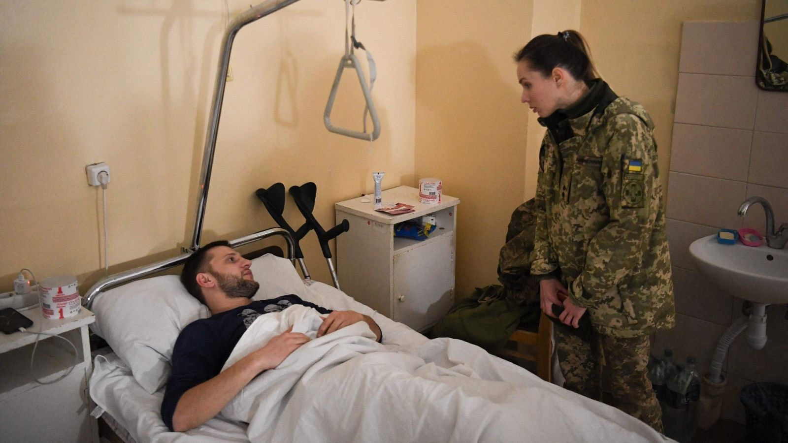 Un soldado en un hospital en Lviv, Ucrania