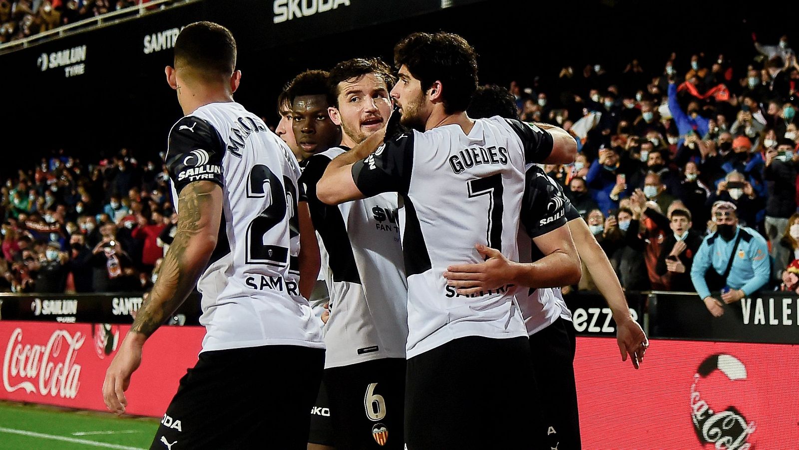 El valencianista Guedes celebra el gol anotado ante el Granada