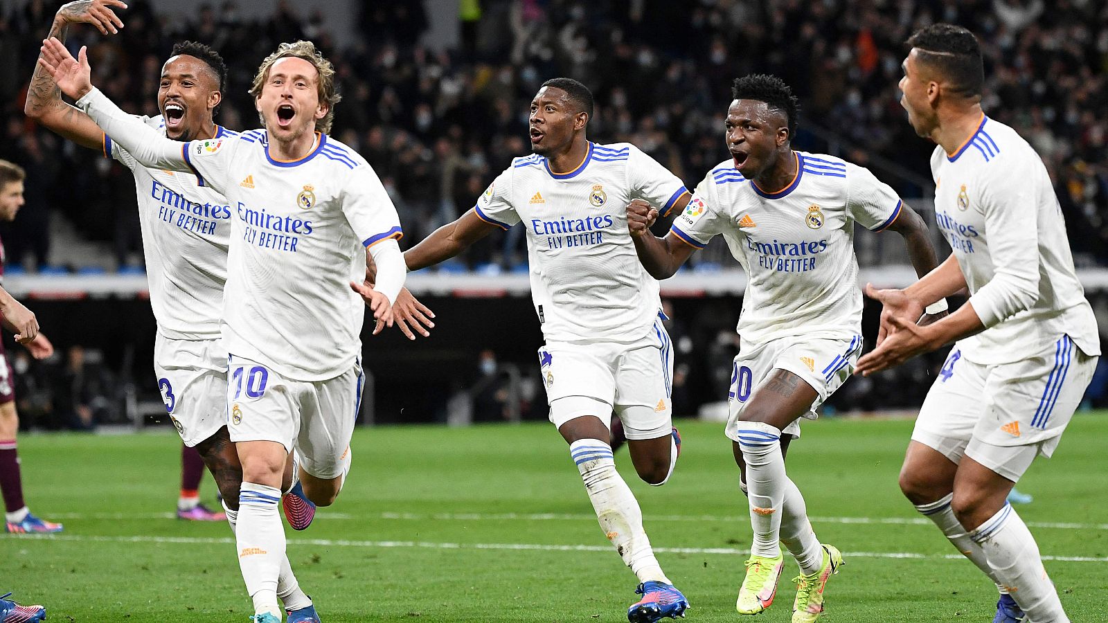 Modric celebra el gol anotado ante la Real Sociedad en el Bernabéu.