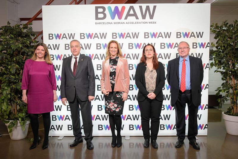 Inauguración (izq-dcha): Blanca Sorigué, directora general del Consorci de la Zona Franca de Barcelona (CZFB), Pere Navarro, delegado especial del Estado en el CZFB, Mª Eugenia Gay, delegada del Gobierno en Cataluña, Laura Pérez, teniente de alcalde de Derechos Sociales, Justicia Global, Feminismos y LGTBI del Ayuntamiento de Barcelona, y José Luis Bonet, presidente de la Cámara de Comercio de España y la Fundación Incyde.