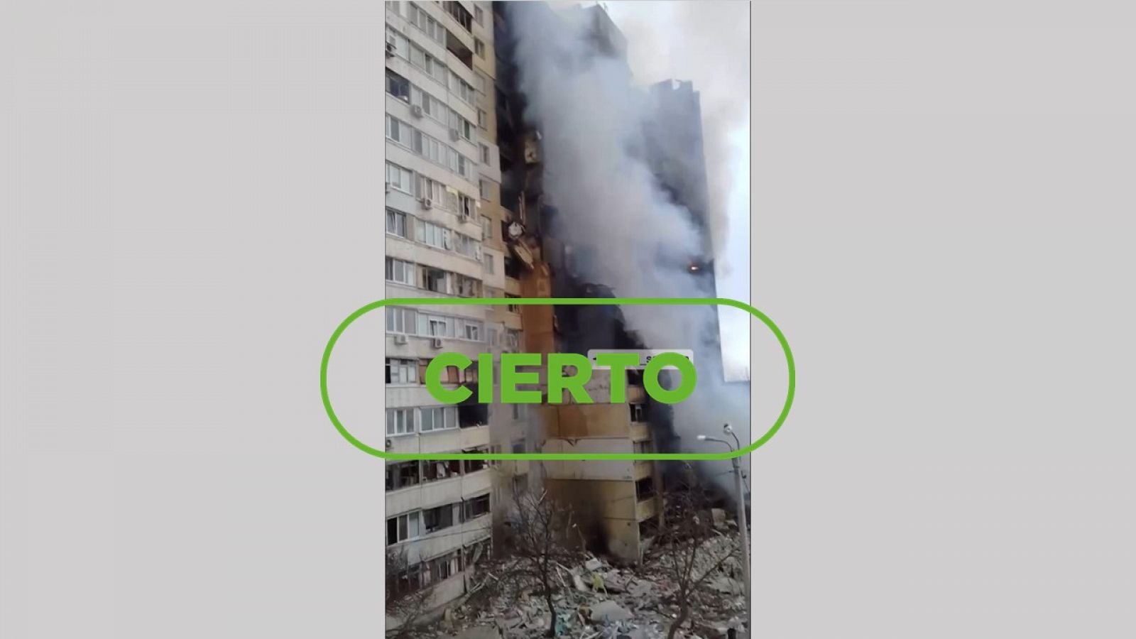 Incendio en edificio residencial de Járkov con el sello: Cierto