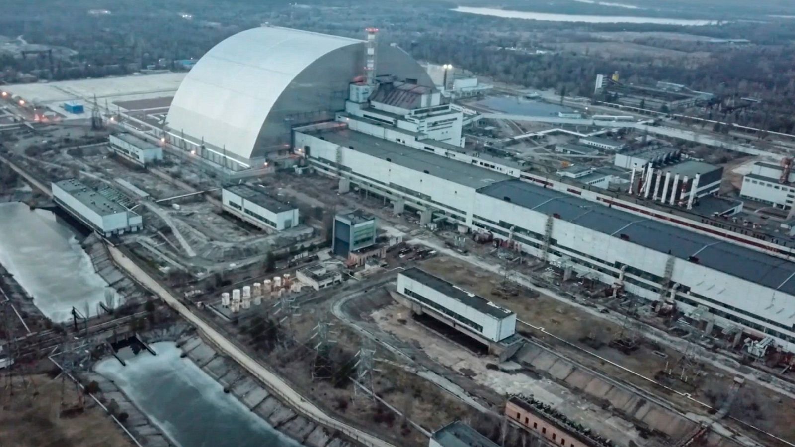 Vista general de la central nuclear de Chernóbil, Ucrania