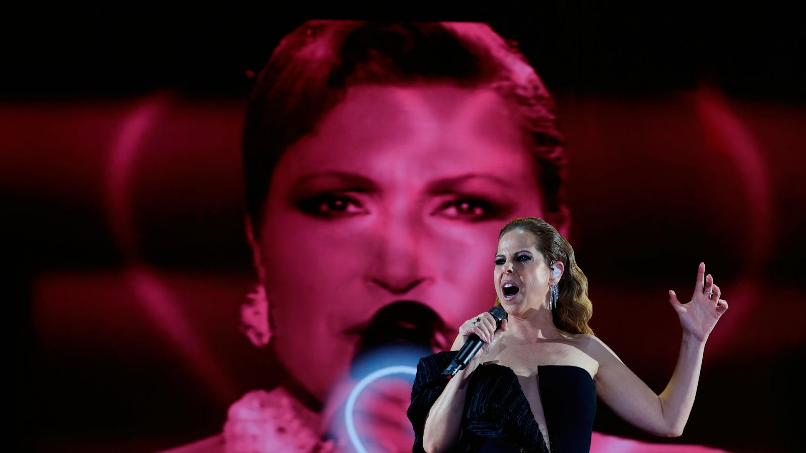 Pastora Soler durante el concierto benéfico que rinde homenaje a Rocío Jurado