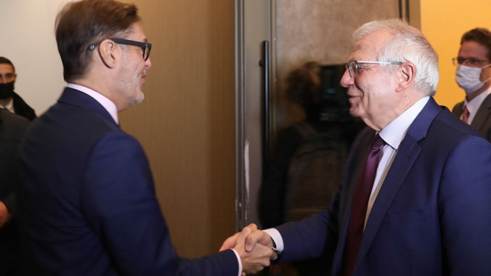 Una imagen del titular venezolano de Exteriores, Félix Plasencia (i), y el alto Representante de la Unión Europea (UE) para Política Exterior, Josep Borrell. 