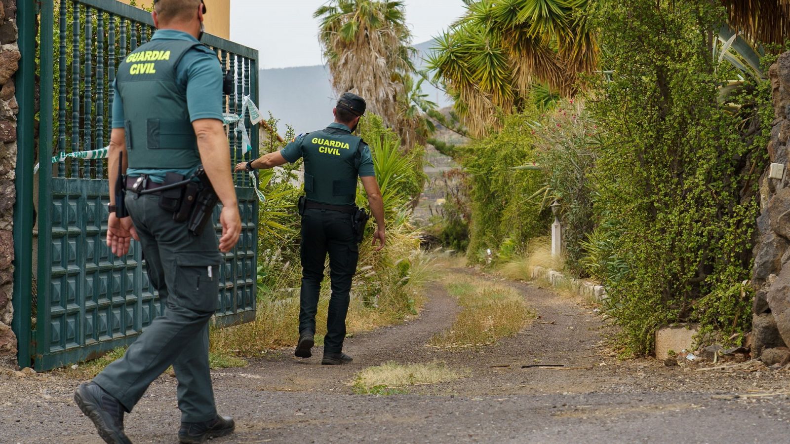 La guardia civil registra la casa del padre de las niñas Anna y Olivia