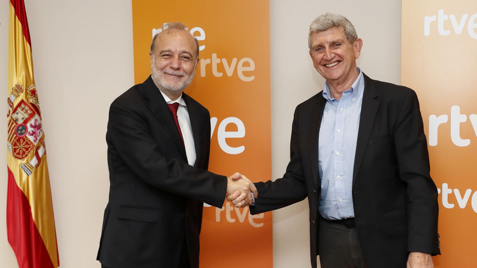 José Manuel Pérez Tornero, presidente de RTVE, y José Andrés Torres Mora, presidente de Acción Cultural Española (AC/E)