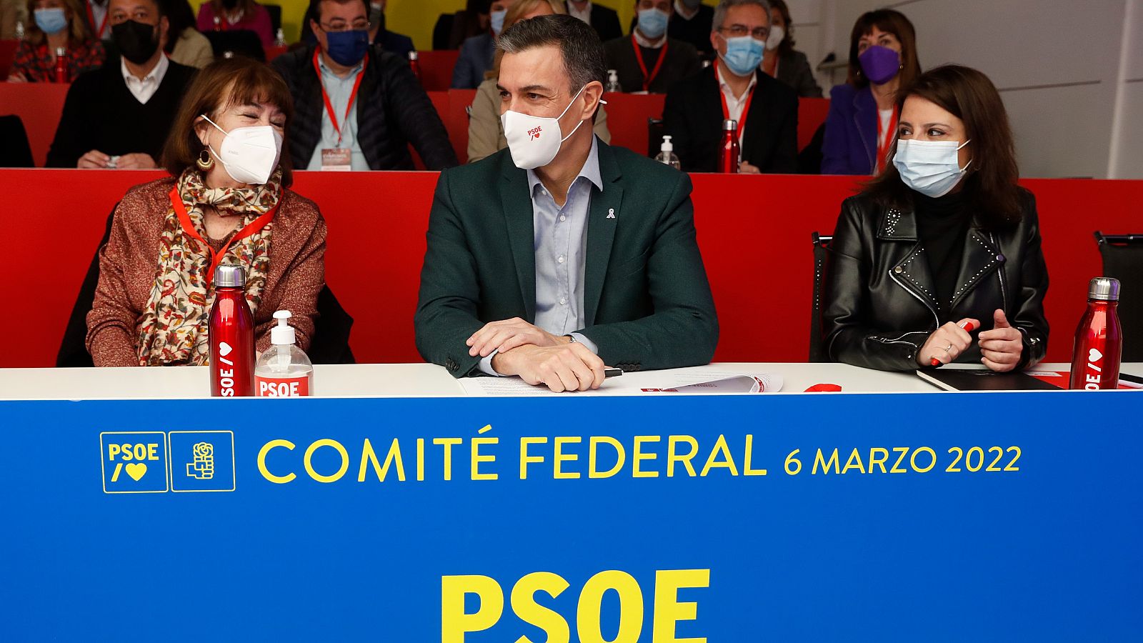 El PSOE se dispara, el PP sube tras la caída de Casado y Vox logra su máximo según el CIS