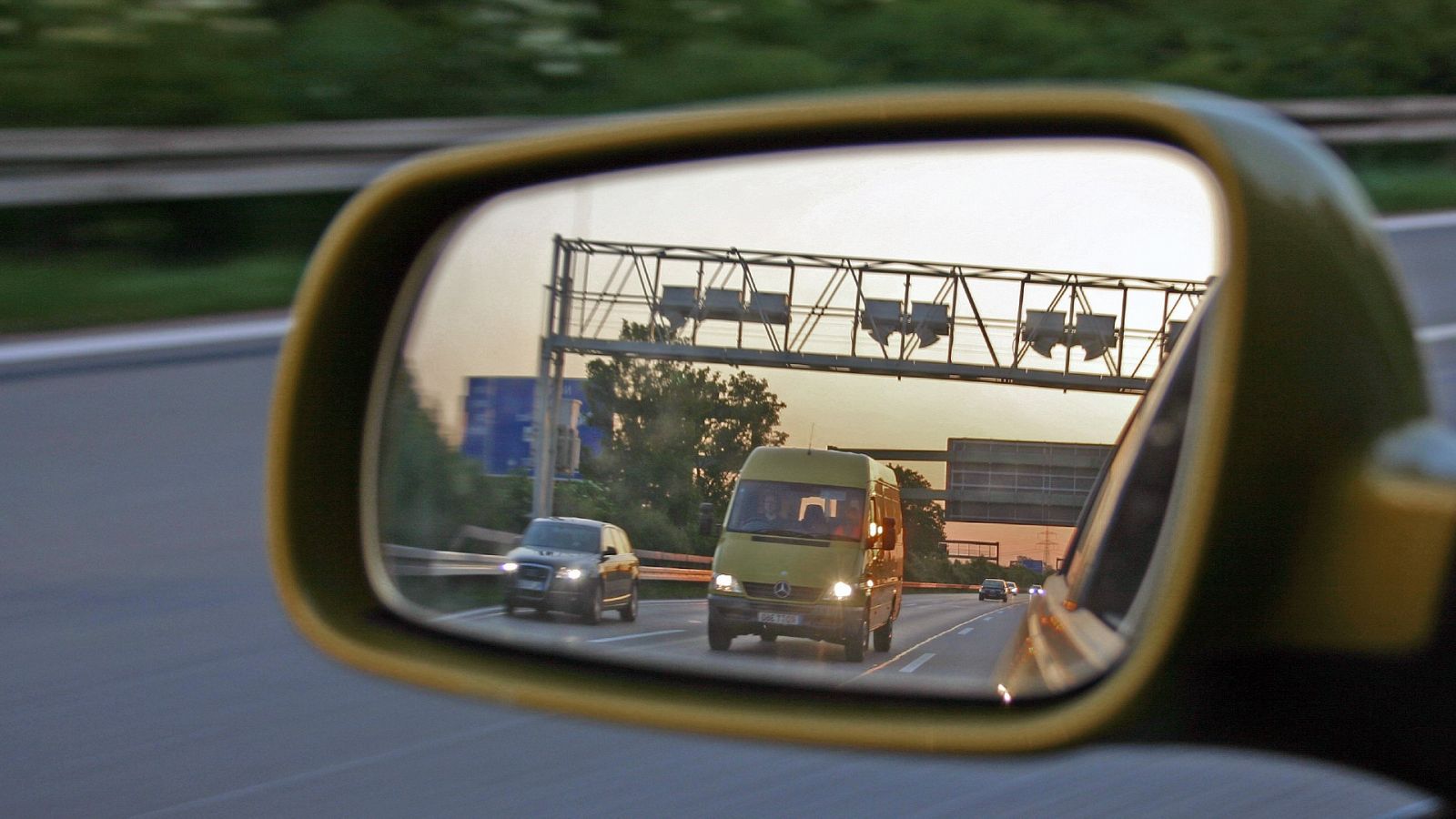 La Agencia Internacional de la Energía pide reducir la velocidad en autopistas y teletrabajo para ahorrar en petróleo